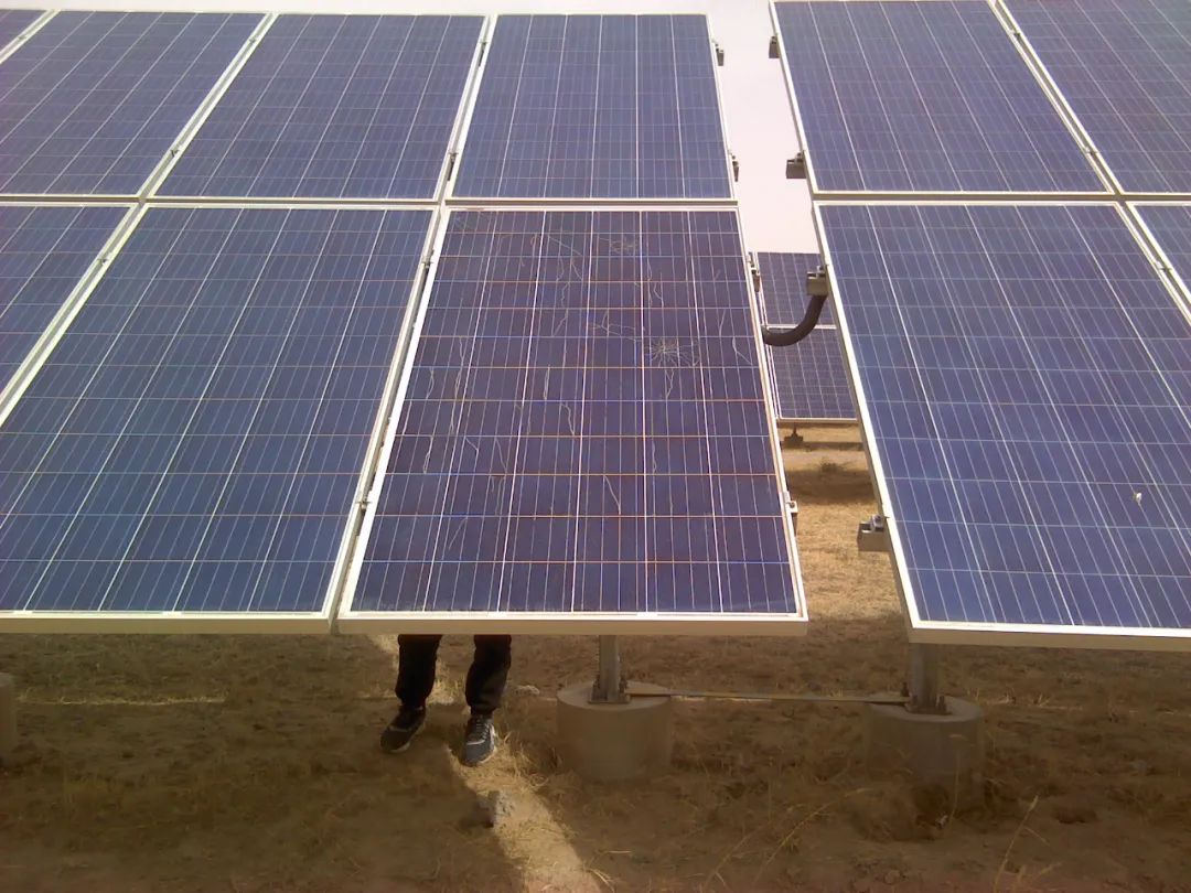 千萬噸光伏組件報(bào)廢潮將至，循環(huán)經(jīng)濟(jì)新“藍(lán)海”浮現(xiàn)